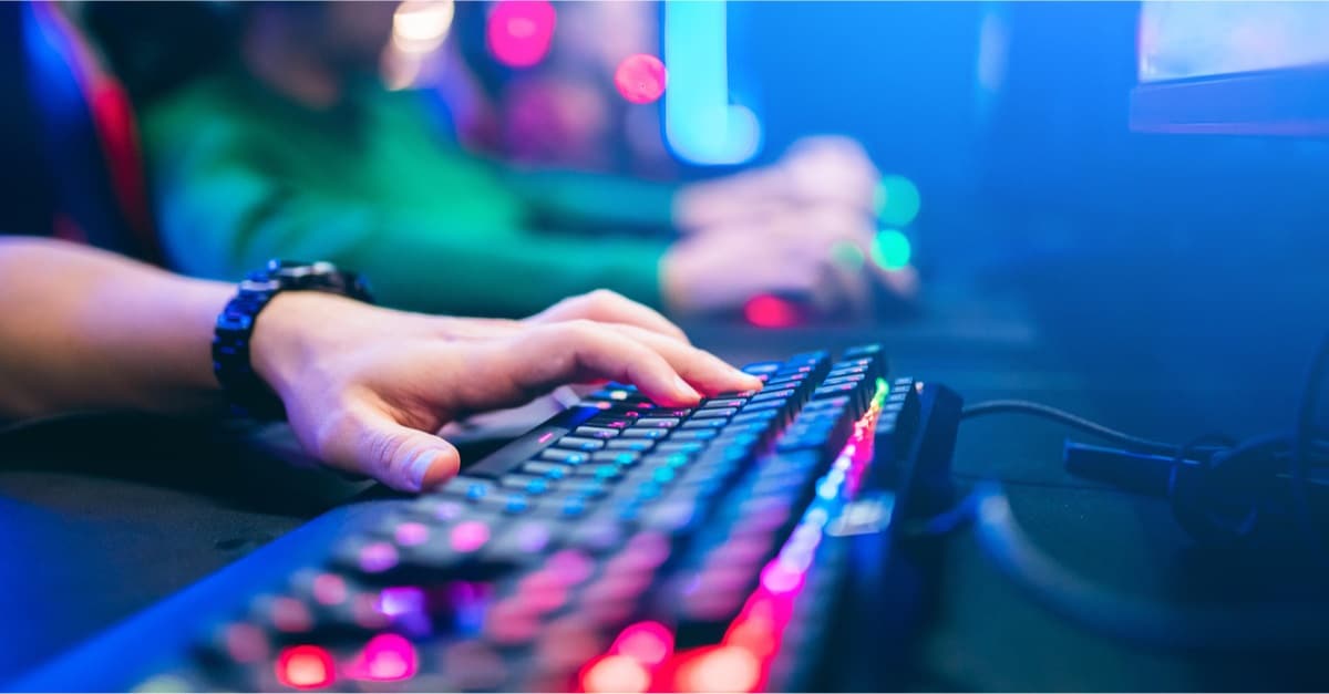 gamers using keyboards